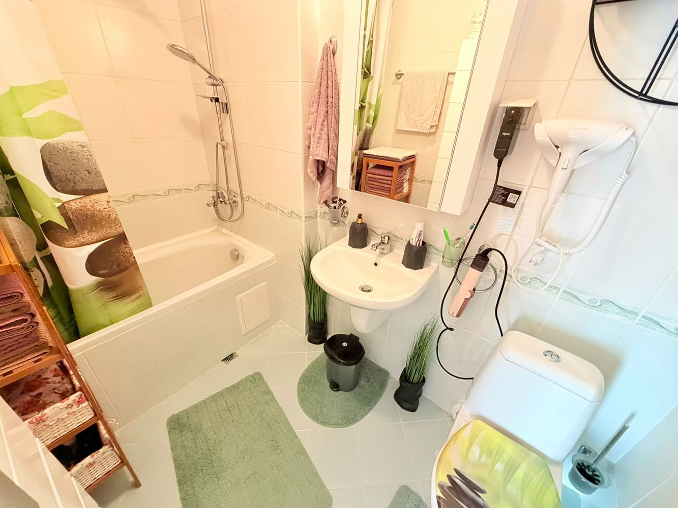 Luxusní apartmán se dvěma ložnicemi a výhledem na bazén v Aheloy – kompletně zařízený a připravený k nastěhování
