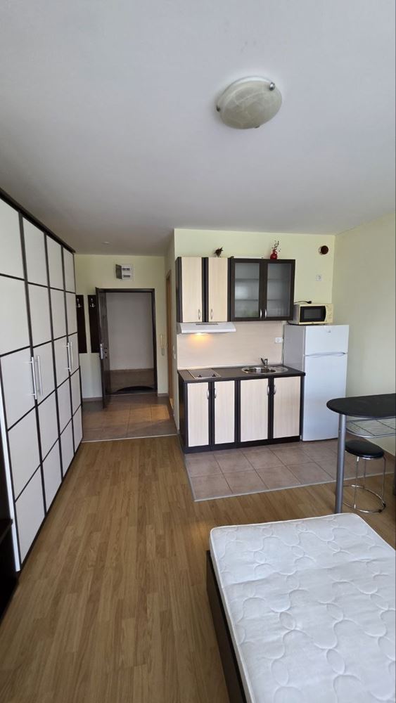 Praktické a útulné studio na Slunečném pobřeží – komfort a klid s výhledem na bazén