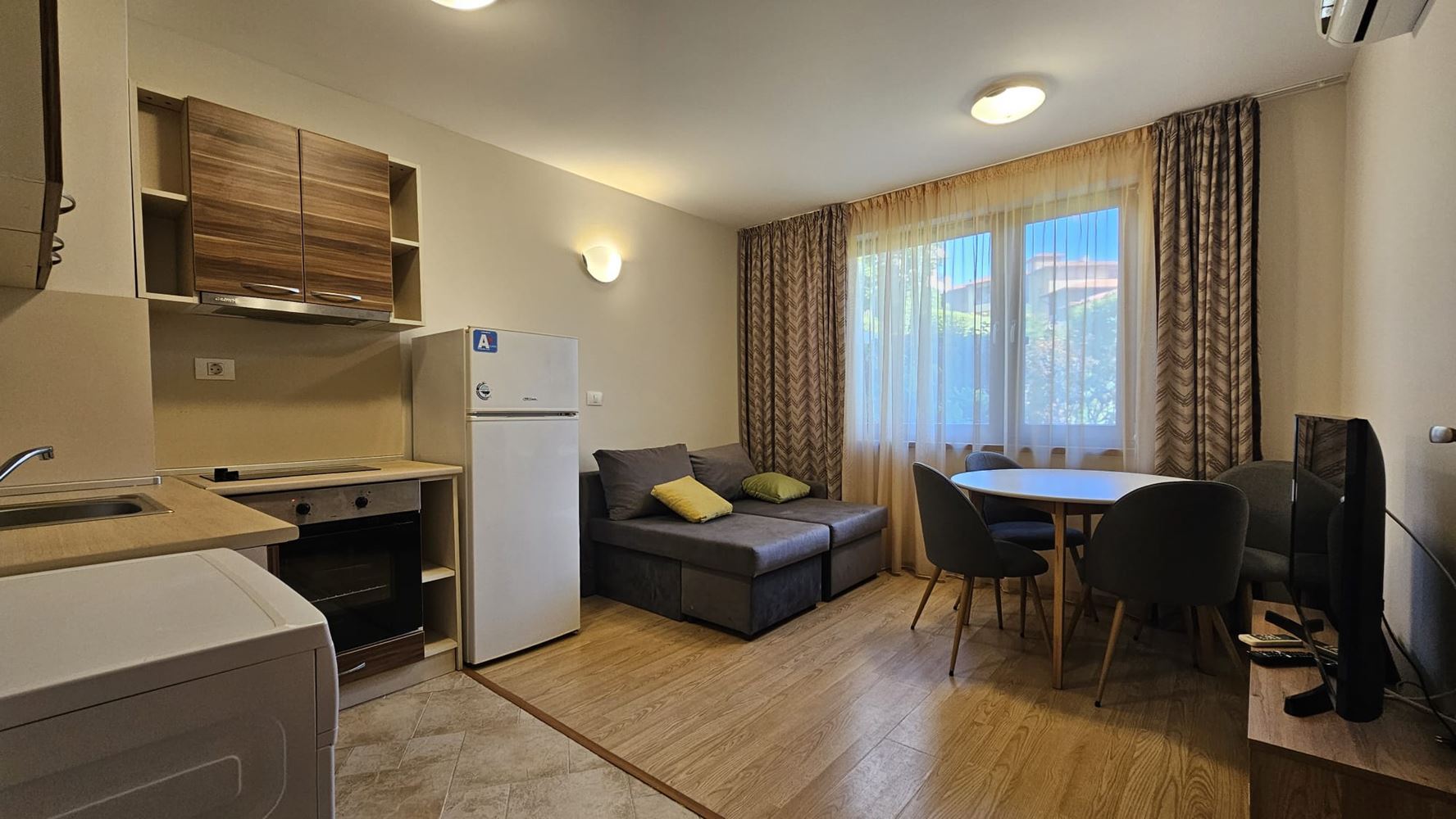 Nemovitost v první linii u moře – útulný apartmán s jednou ložnicí ve Svatém Vlasu