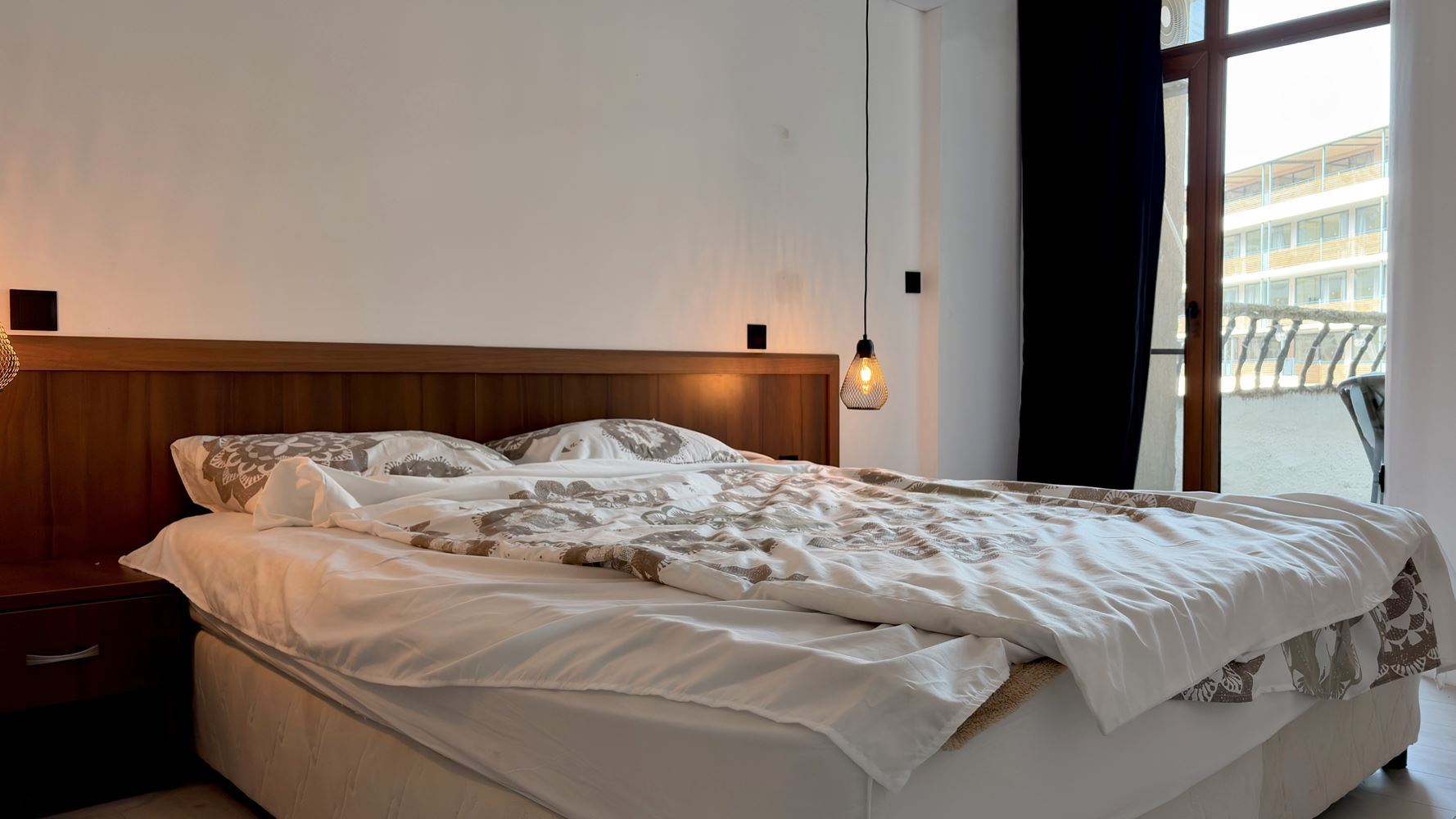 Stylový apartmán s jednou ložnicí 100 metrů od pláže na Slunečném pobřeží – komfort, luxus a skvělá lokalita
