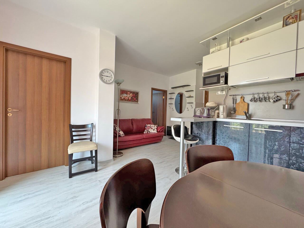 Třípokojový byt v komplexu s dobře organizovaným prostředím a útulnou atmosférou