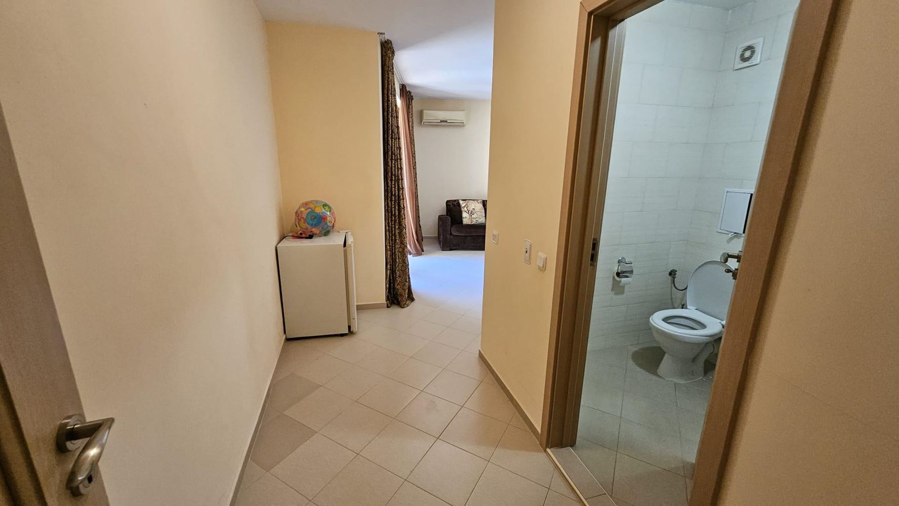 Prostorný apartmán se dvěma ložnicemi s vynikajícím potenciálem na Slunečném pobřeží – 110 m² komfortu a funkčnosti