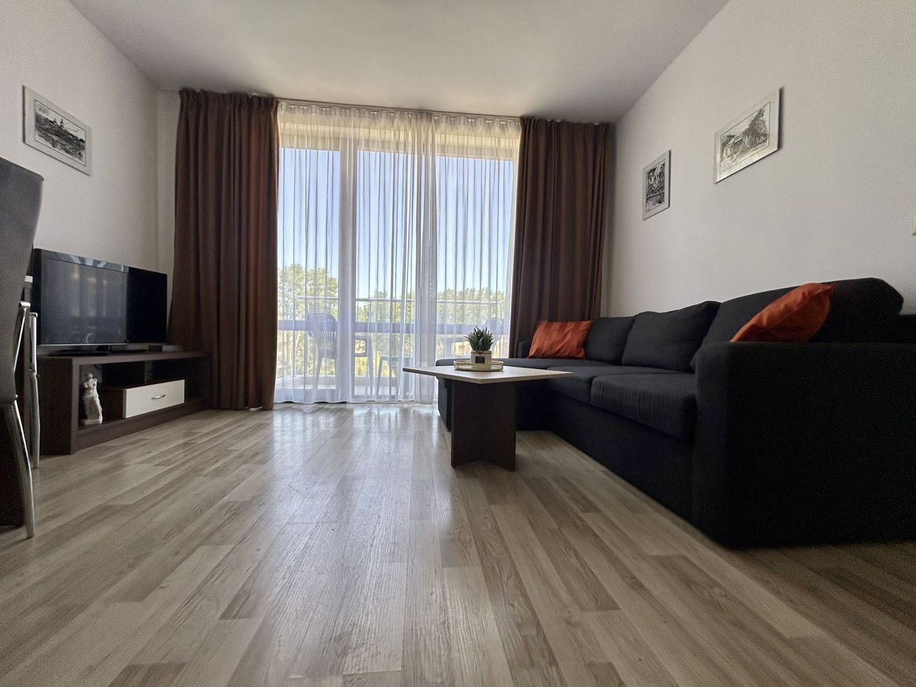 Útulný apartmán s jednou ložnicí na Slunečném pobřeží – ideální nemovitost pro bydlení, dovolenou i bezpečnou investici