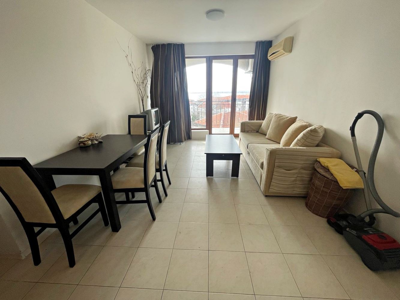 Apartmán s jednou ložnicí a panoramatickým výhledem na moře v Svatém Vlasu – styl, komfort a skvělá investice
