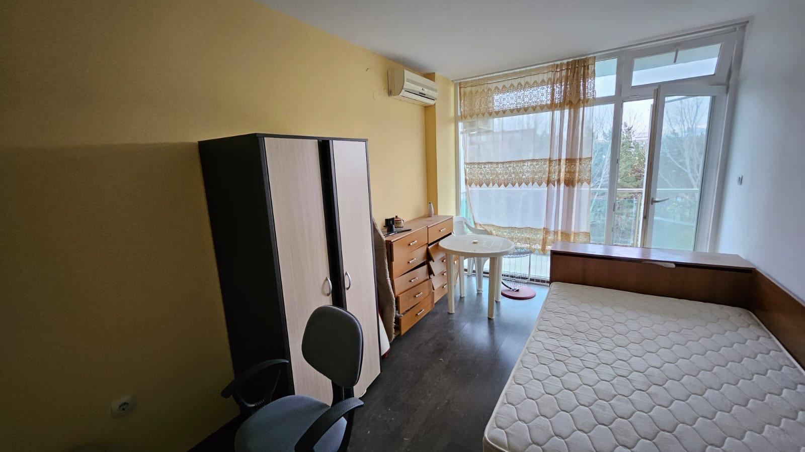 Prostorný apartmán s jednou ložnicí v moderním komplexu v srdci Slunečného pobřeží – skvělá investice a připraven k nastěhování