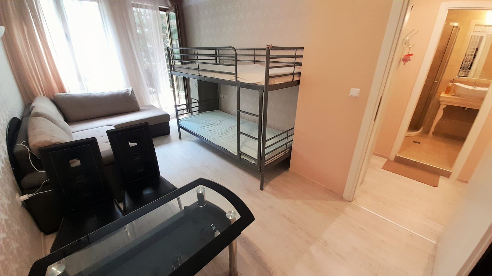 Apartmán s jednou ložnicí v prestižním komplexu v Slunečném pobřeží – komfort, vybavení a vynikající investice u moře