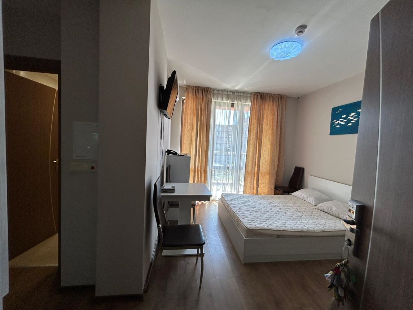 Skvělé studio s krásným výhledem na bazén v srdci Slunečného pobřeží