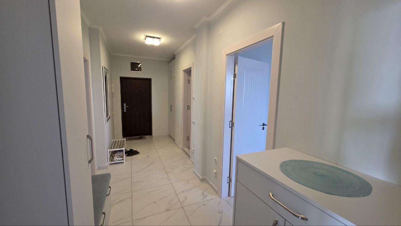 Prostorný apartmán se dvěma ložnicemi s částečným výhledem na moře v prestižním komplexu v Nesebaru – připravený pro své nové majitele