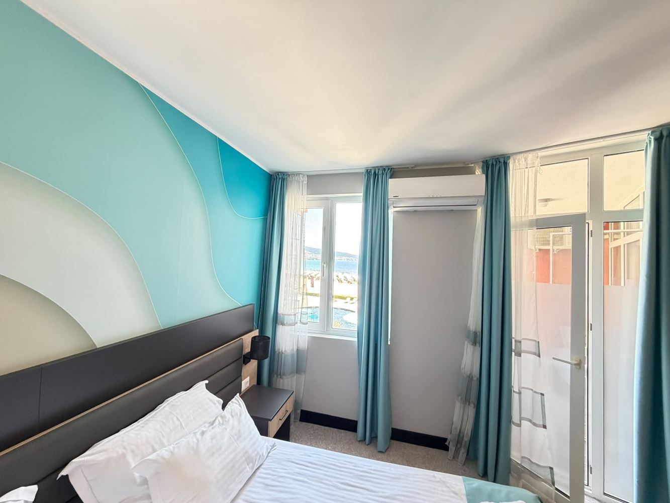 Luxusní apartmán v první linii u moře na Slunečném pobřeží s přímým výhledem na moře