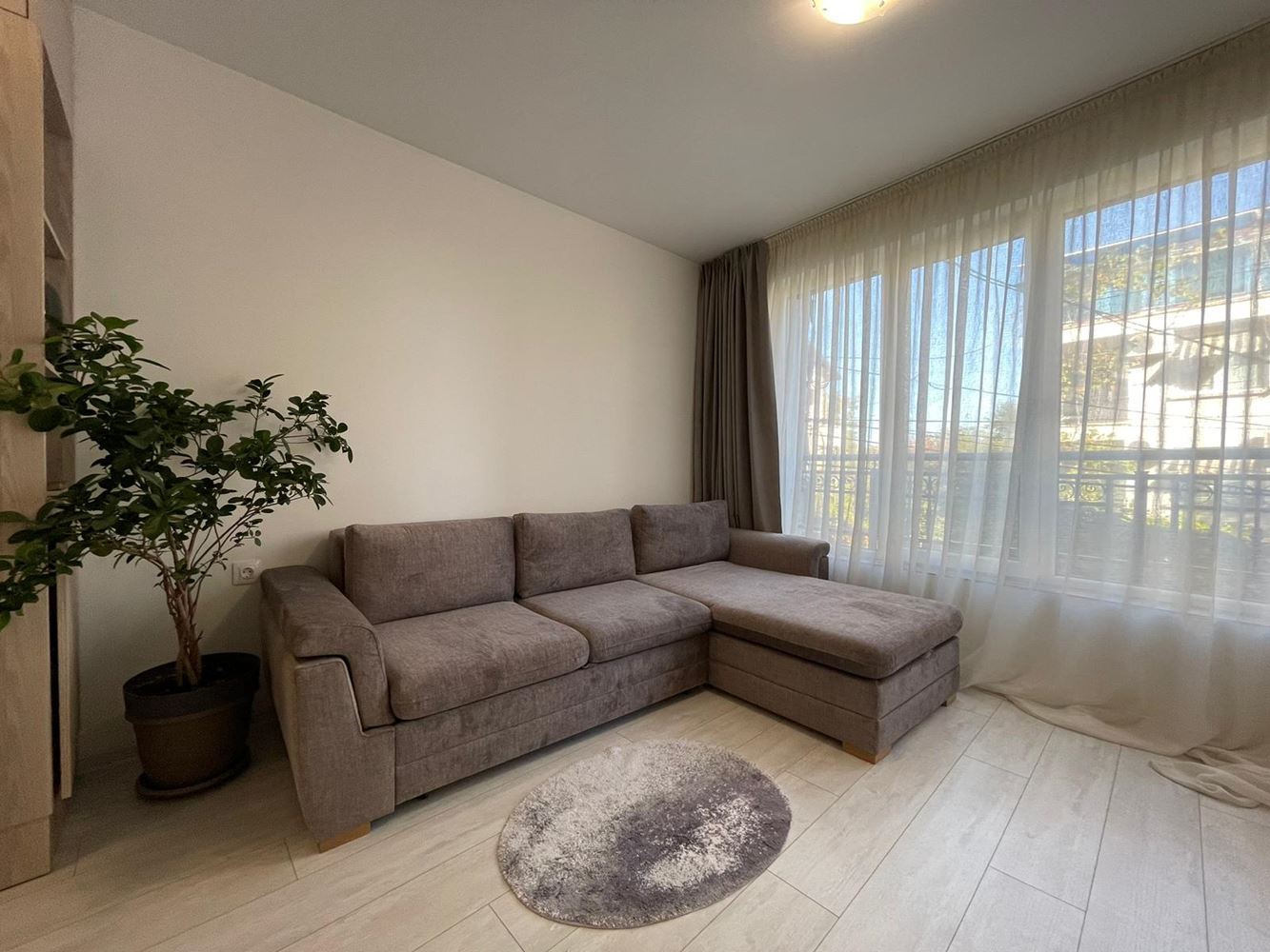 Zařízený apartmán s jednou ložnicí bez poplatku za údržbu v Sarafovu