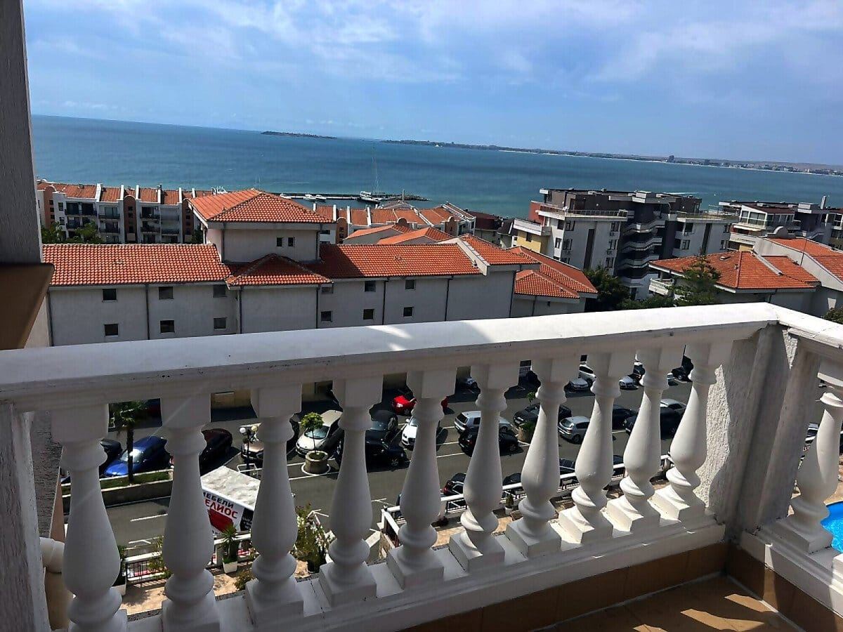 Prostorný čtyřpokojový apartmán s jedinečným panoramatickým výhledem na celý záliv ve Sveti Vlas