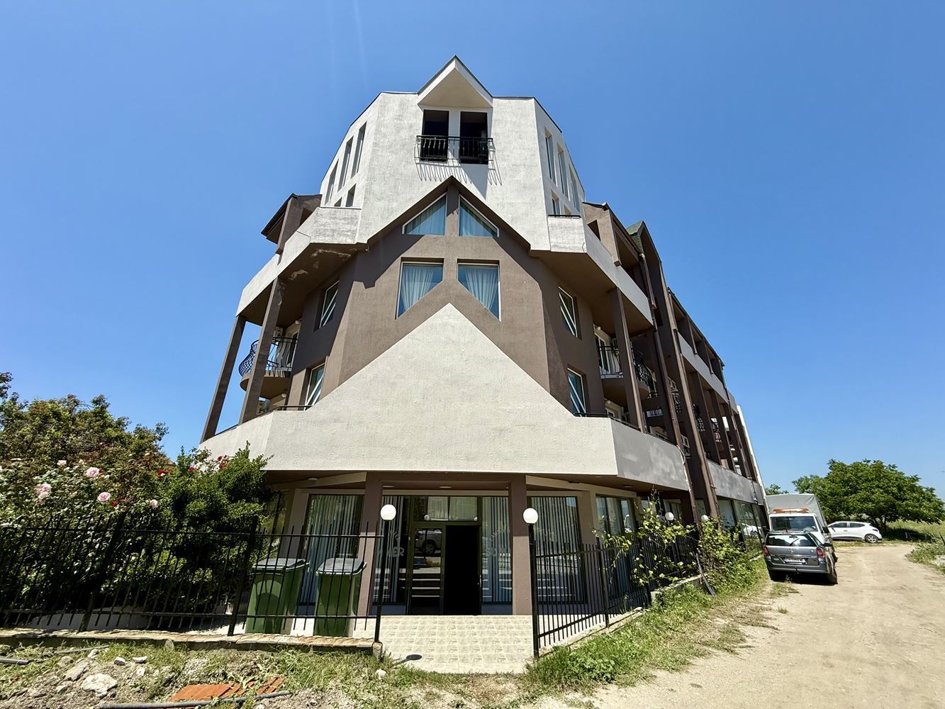 Prostorný byt s jednou ložnicí s přístupem do zahrady a bez poplatku za údržbu v Ravadě