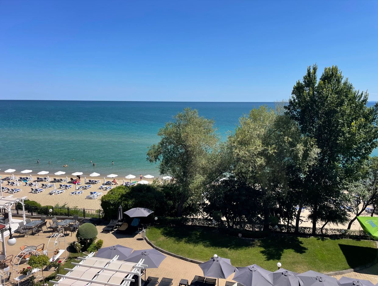 Sveti Vlas: elegantní dvoupokojový apartmán s přímým výhledem na moře