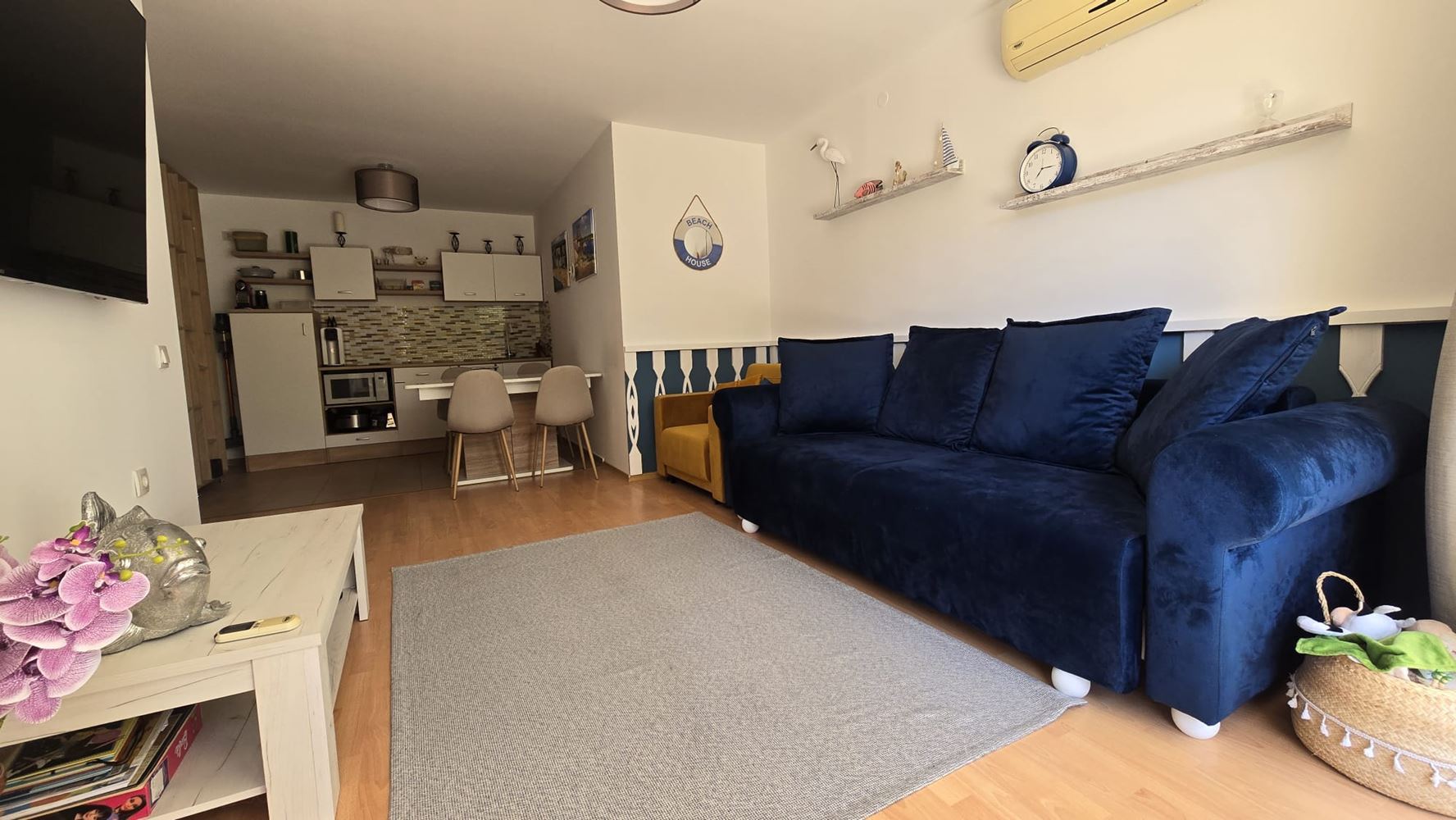 Stylový apartmán s jednou ložnicí v elitním komplexu ve Sveti Vlas – komfort, klid a celoroční pohodlí