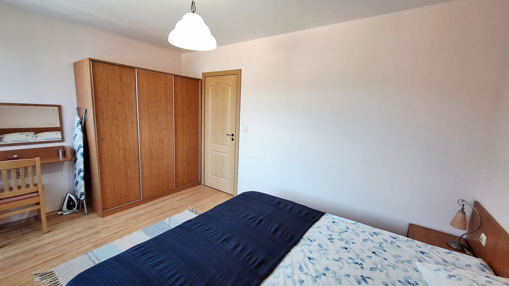 Jen pár kroků od moře – útulný apartmán se dvěma ložnicemi na začátku Svatého Vlasu