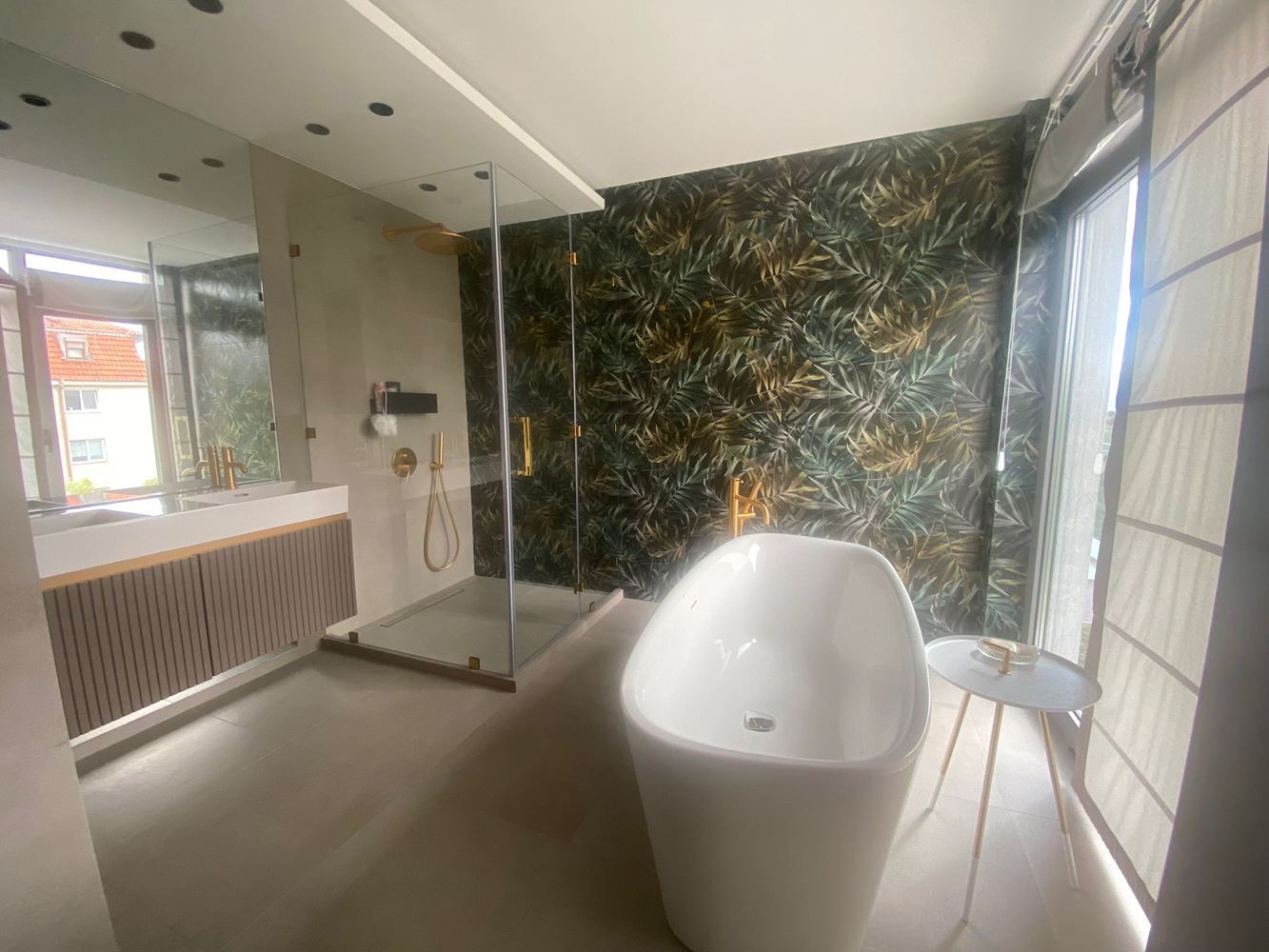 Elegantní a prostorný třípokojový apartmán v první linii u moře v Nesebaru – panoramatický výhled na moře a prémiový komfort