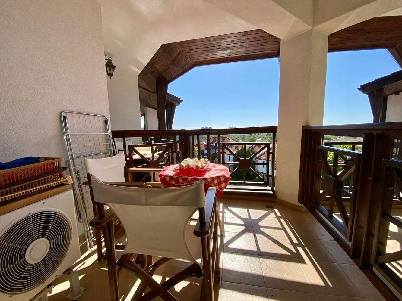 Prostorné plně zařízené studio s výhledem na bazén ve Slunečném pobřeží – komfort, klid a skvělá investice