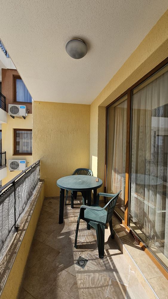 Prostorný apartmán se dvěma ložnicemi na první linii u moře se soukromou pláží ve Sveti Vlas