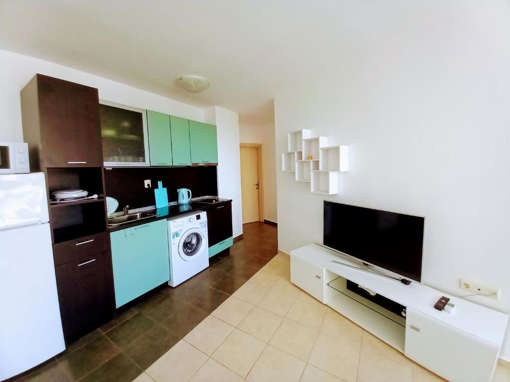 Prostorný apartmán se dvěma ložnicemi a panoramatickým výhledem na moře ve Svatém Vlasu – komfort, klid a výborná lokalita