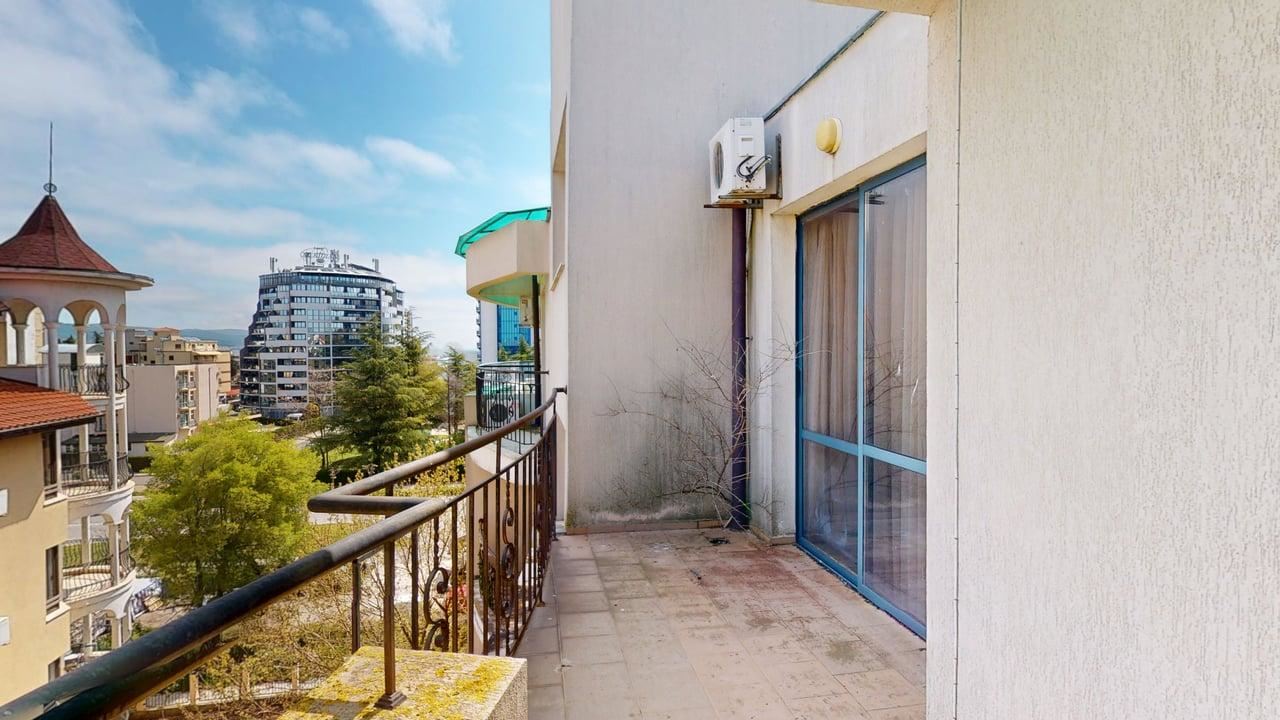 Světlý dvoupokojový apartmán na Slunečném pobřeží – komfort, bezpečí a výborná infrastruktura