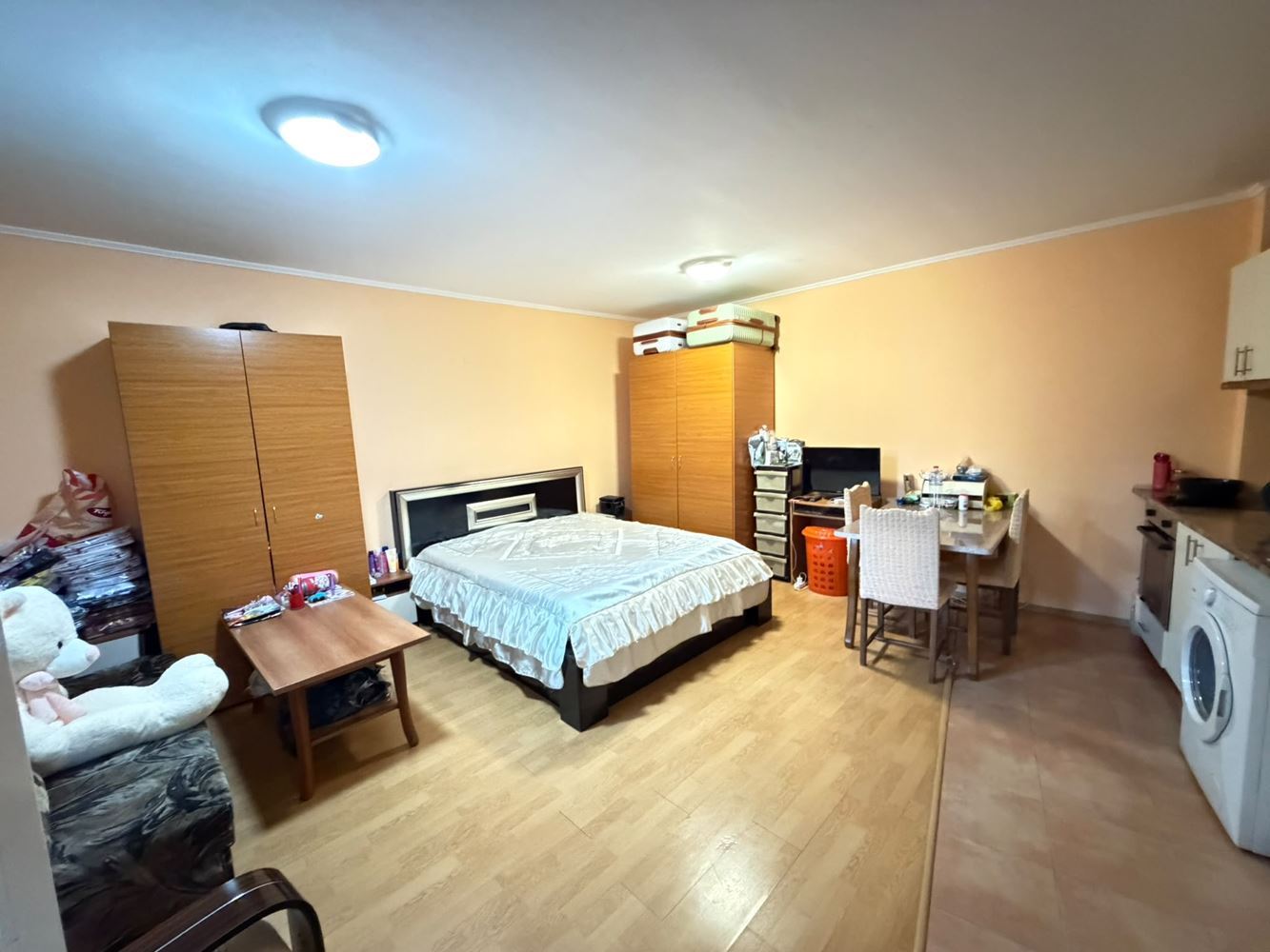 100 metrů od moře – útulný apartmán s jednou ložnicí a výhledem do klidné části komplexu