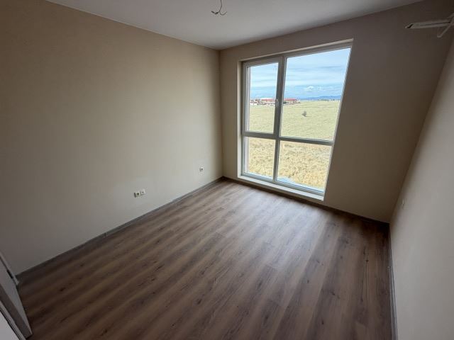 Nový apartmán s jednou ložnicí a prostorným balkonem v moderním komplexu v Ravdě