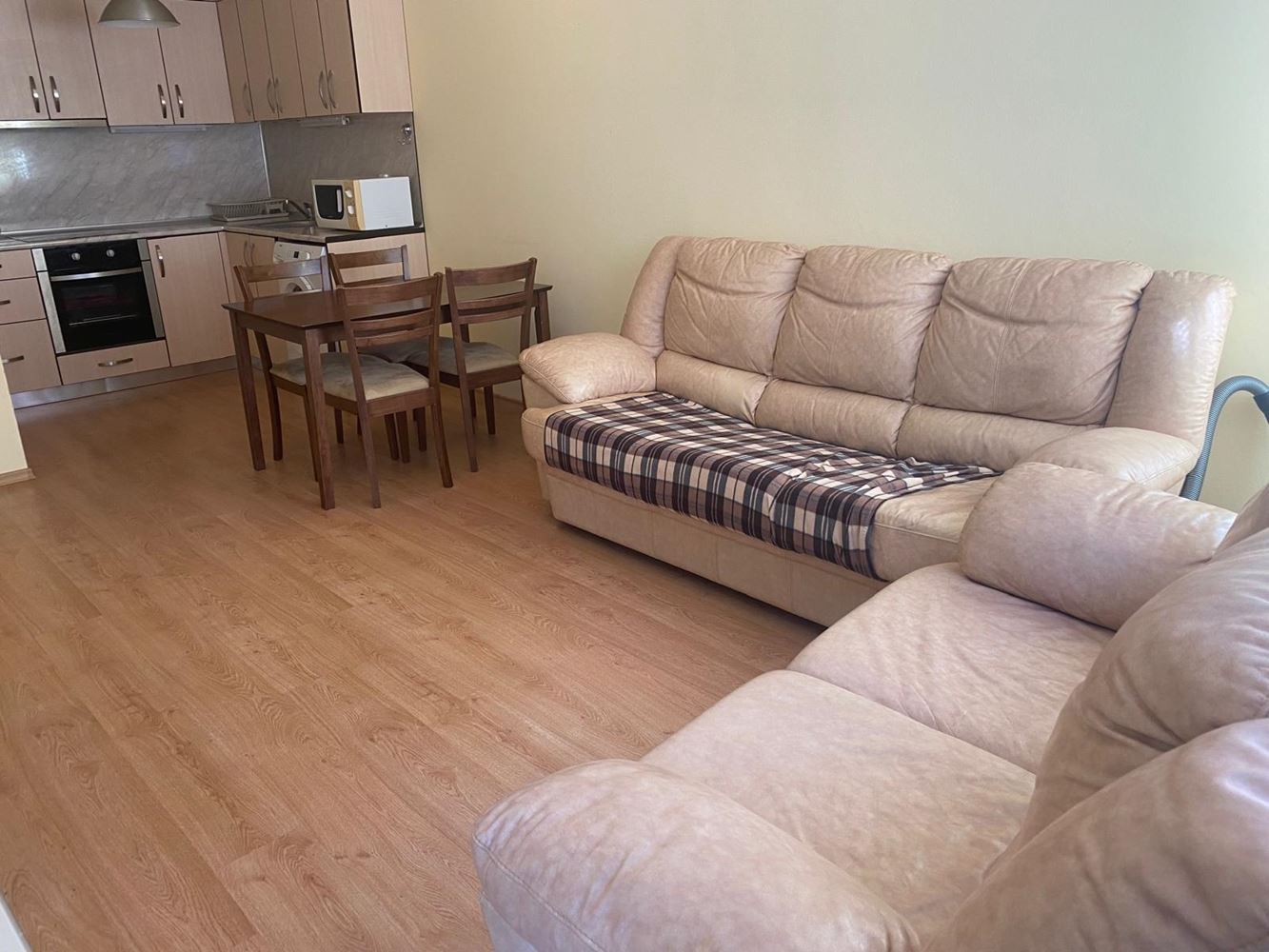Zařízený apartmán s jednou ložnicí 50 m od moře v Pomorie