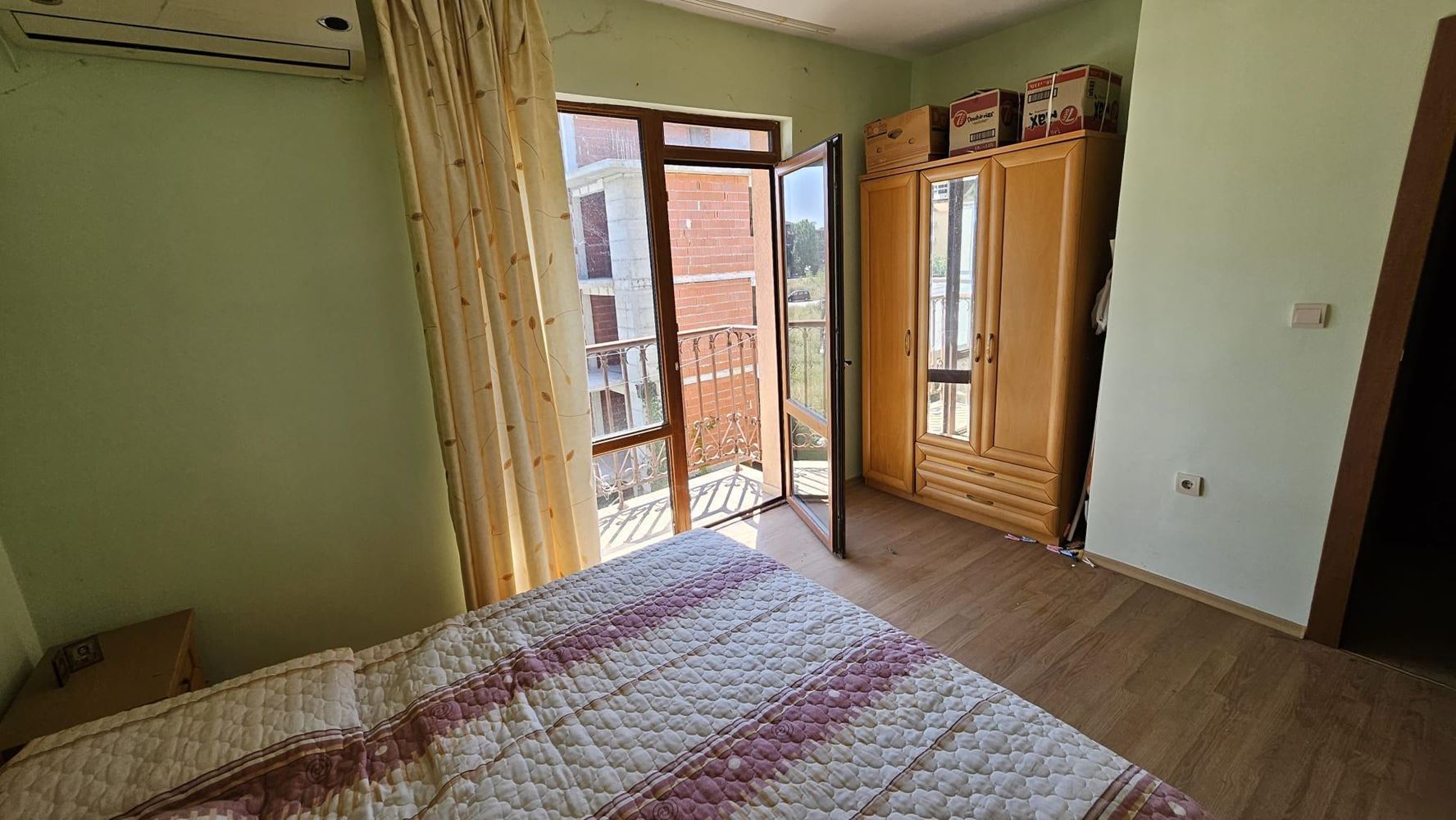 Dvoupokojový apartmán s jednou ložnicí v Primorsku s Aktem 16 – bazén, uzavřený komplex a pláž v docházkové vzdálenosti