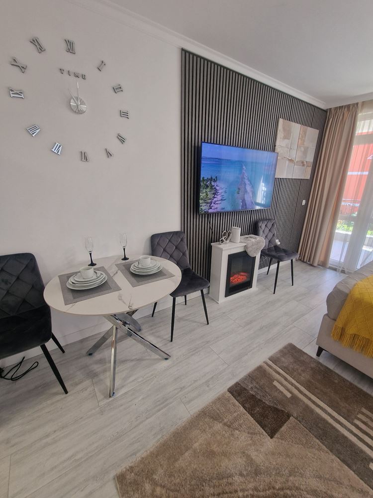Stylové studio v novém moderním komplexu na Slunečném pobřeží – jižní orientace a vynikající investiční příležitost
