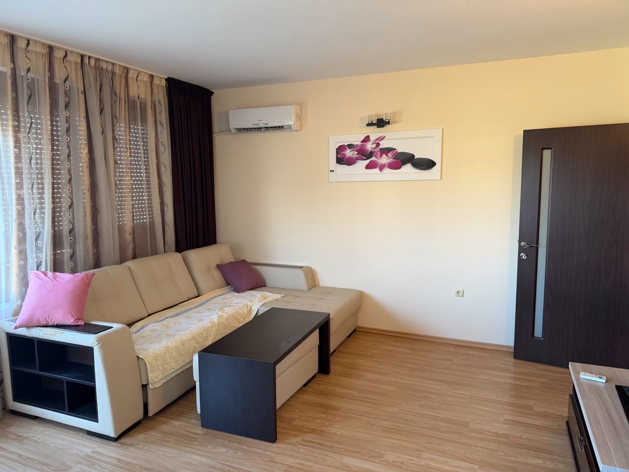 Útulný apartmán s jednou ložnicí v Ravdě v komplexu – připravený k bydlení