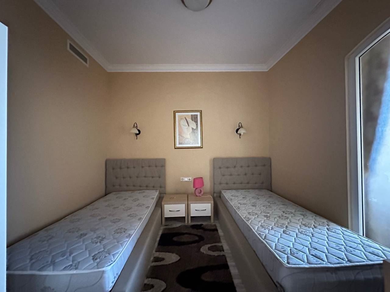 Prostorný apartmán s výhledem na moře v první linii v Pomorie – rekreační nemovitost s atmosférou luxusního resortu