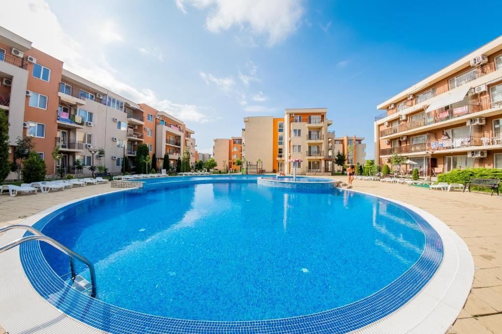 Malý apartmán s jednou ložnicí v zeleném a klidném komplexu v Slunečném pobřeží