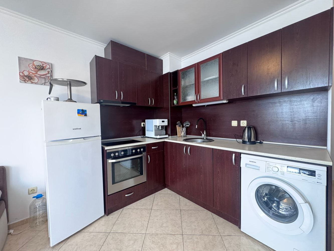 Apartmán s jednou ložnicí v uzavřeném komplexu v Aheloji – plně zařízený a připravený k nastěhování