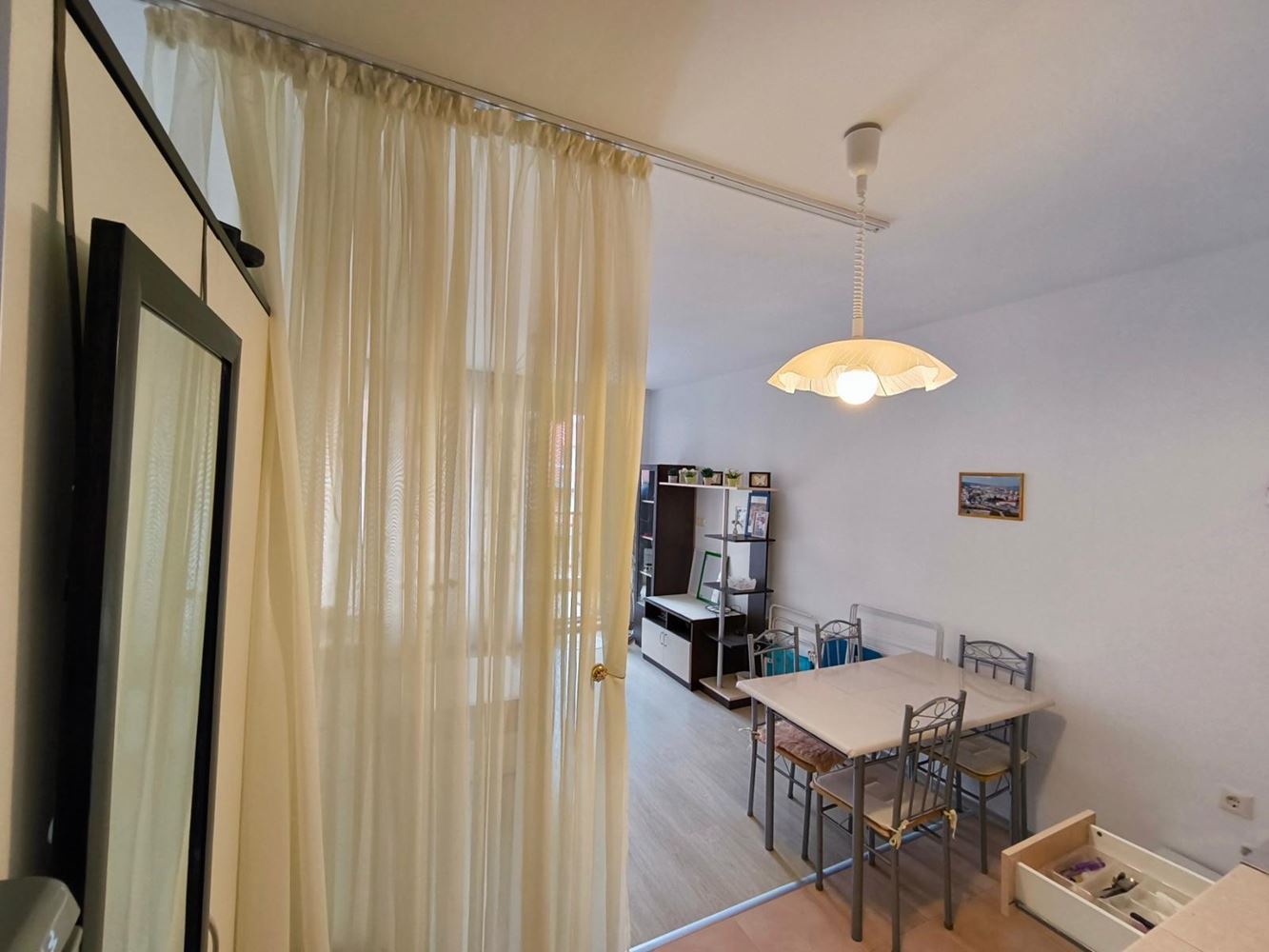 Prostorné a světlé studio v Pomorí – centrální poloha, nízké náklady a výborná investice