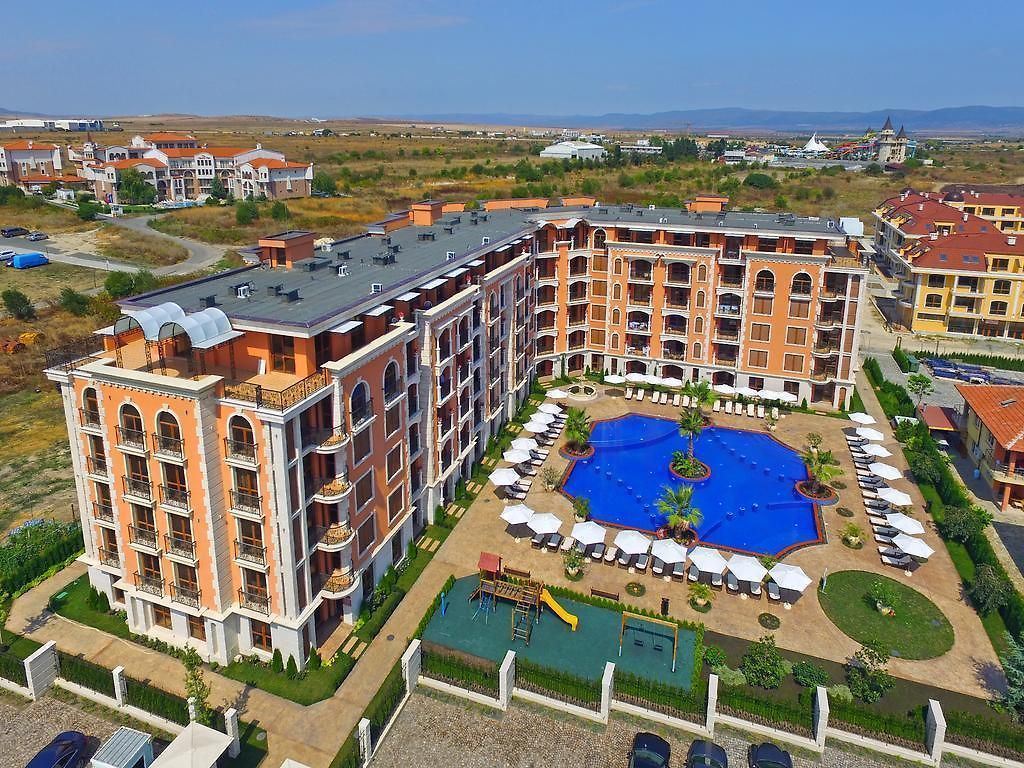Krásný apartmán s jednou ložnicí v Ravdě s bazény a výborným vybavením – ideální pro dovolenou i investici