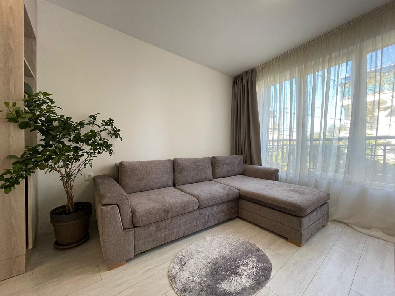 Zařízený apartmán s jednou ložnicí bez poplatku za údržbu v Sarafovu