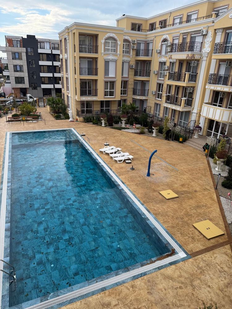 Apartmán se 2 ložnicemi v moderním komplexu s krásným zeleným prostředím v Ravdě