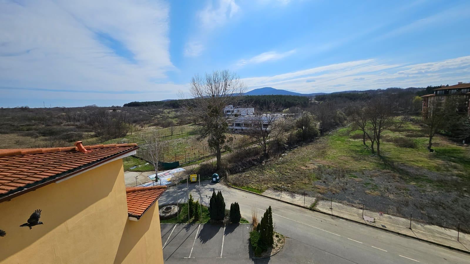 Prostorný byt s jednou ložnicí na první linii u moře v Carevu s kompletním vybavením