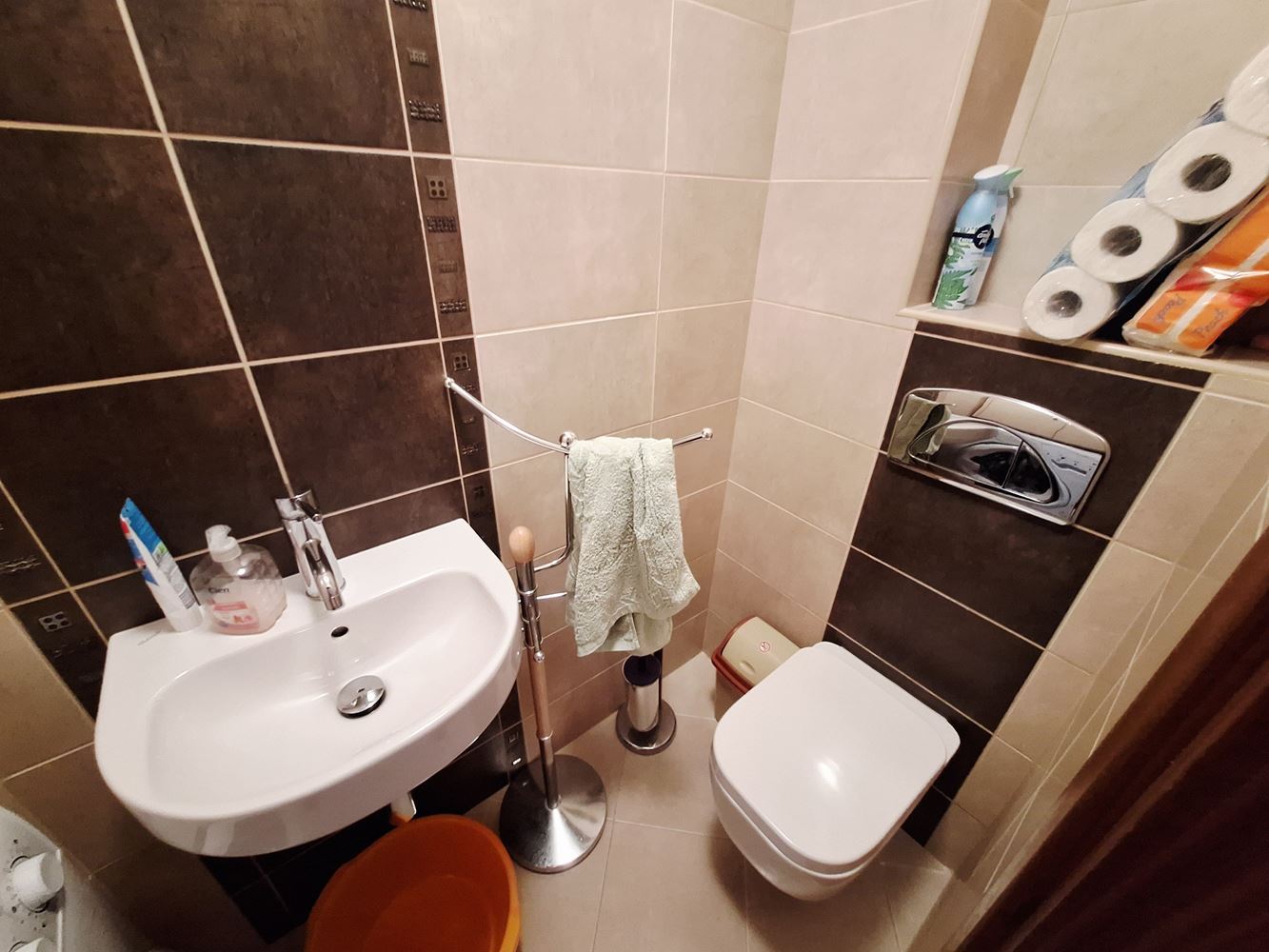 Prostorný apartmán se dvěma ložnicemi a parkovacím místem 200 metrů od moře ve Sveti Vlas