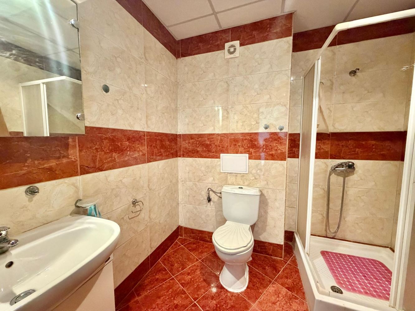 Zařízené studio s panoramatickým výhledem na moře v Ravdě, pouhých 50 metrů od moře