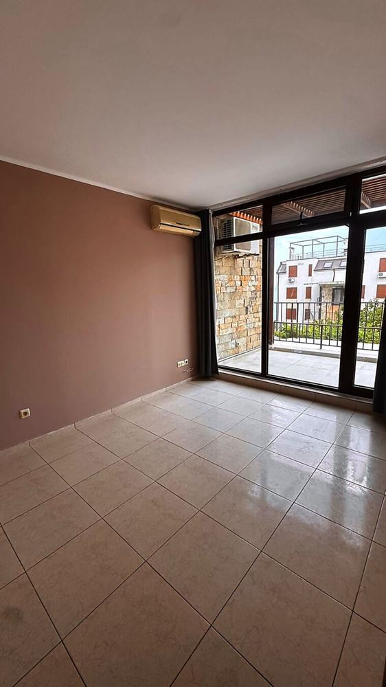 Třípokojový apartmán s výhledem na moře v prestižním komplexu ve Svatém Vlasu