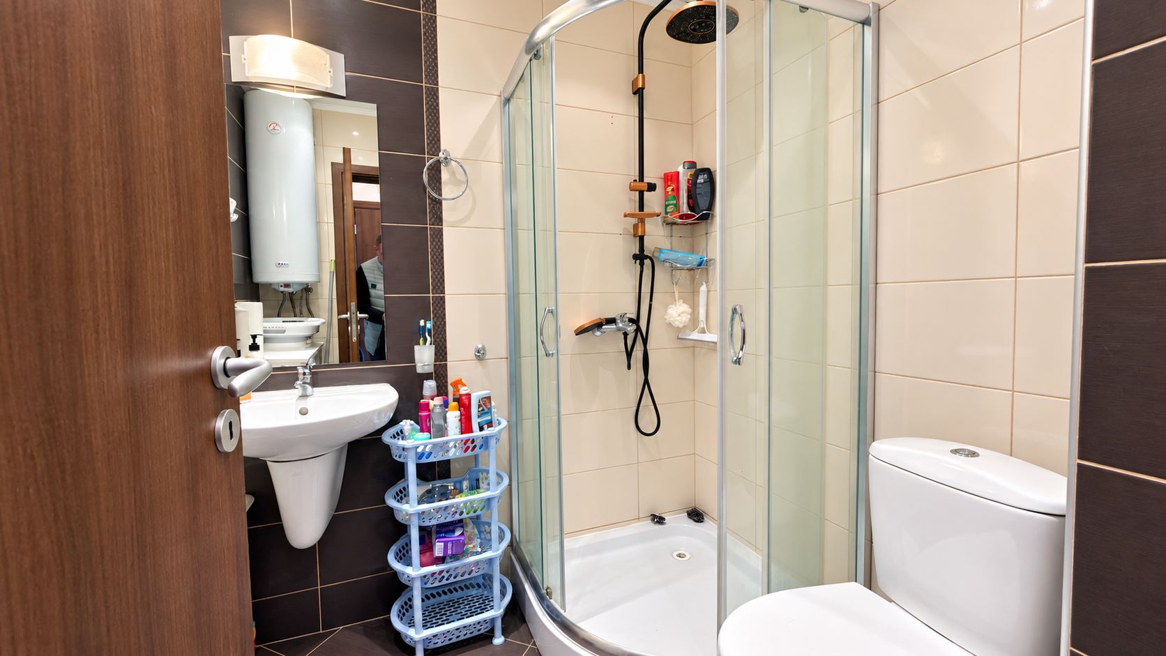 Útulný menší apartmán s jednou ložnicí v komplexu s bazénem a nepřetržitou ostrahou