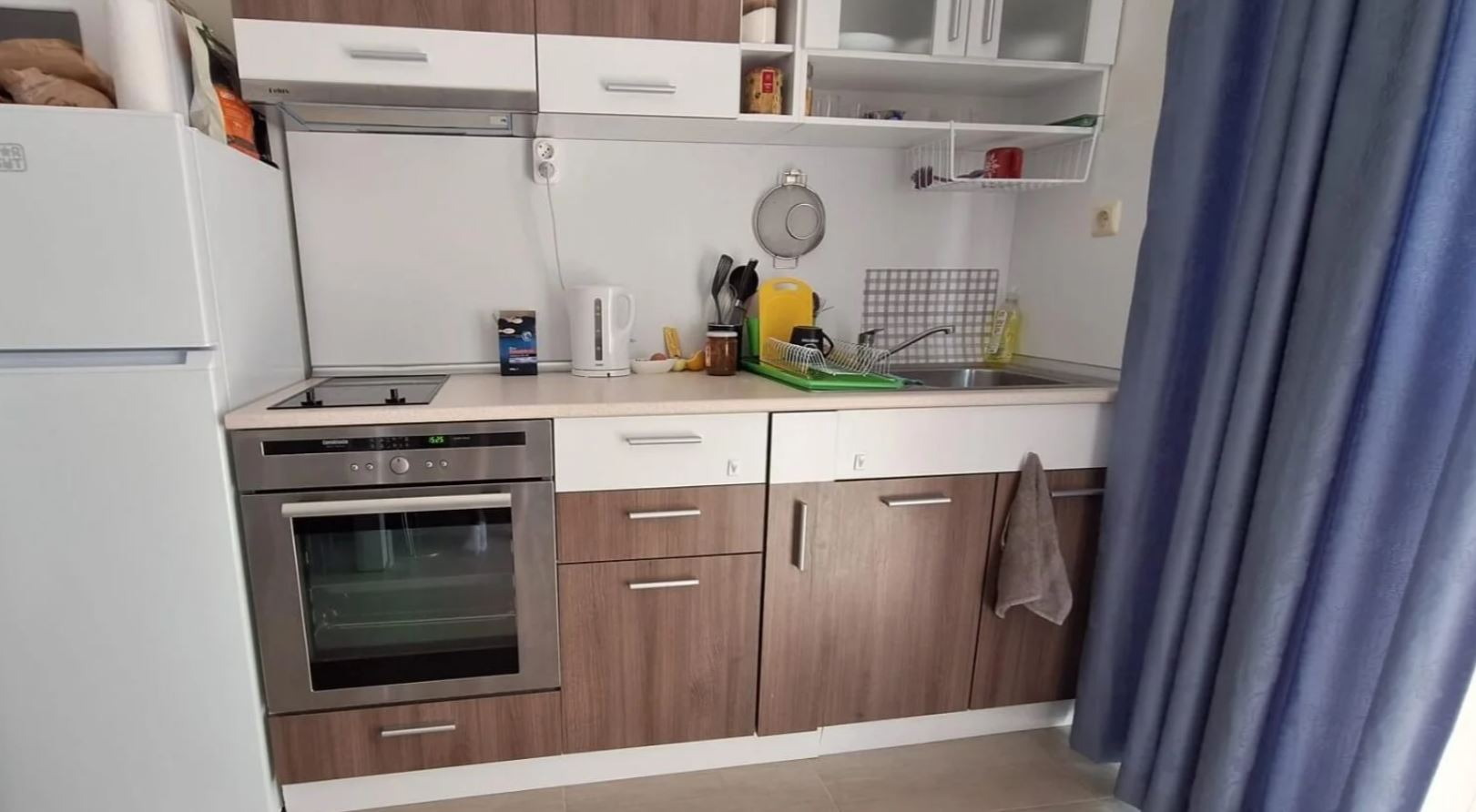 Apartmán s jednou ložnicí v první linii u moře ve Svatém Vlasu – útulná nemovitost s výhledem na bazén a moře
