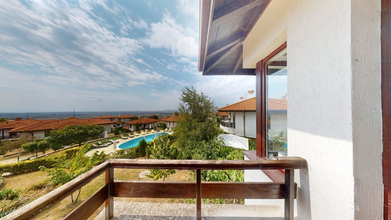 Apartmán s jednou ložnicí a panoramatickým výhledem na moře a hory v komplexu s bazény a wellness centrem SPA