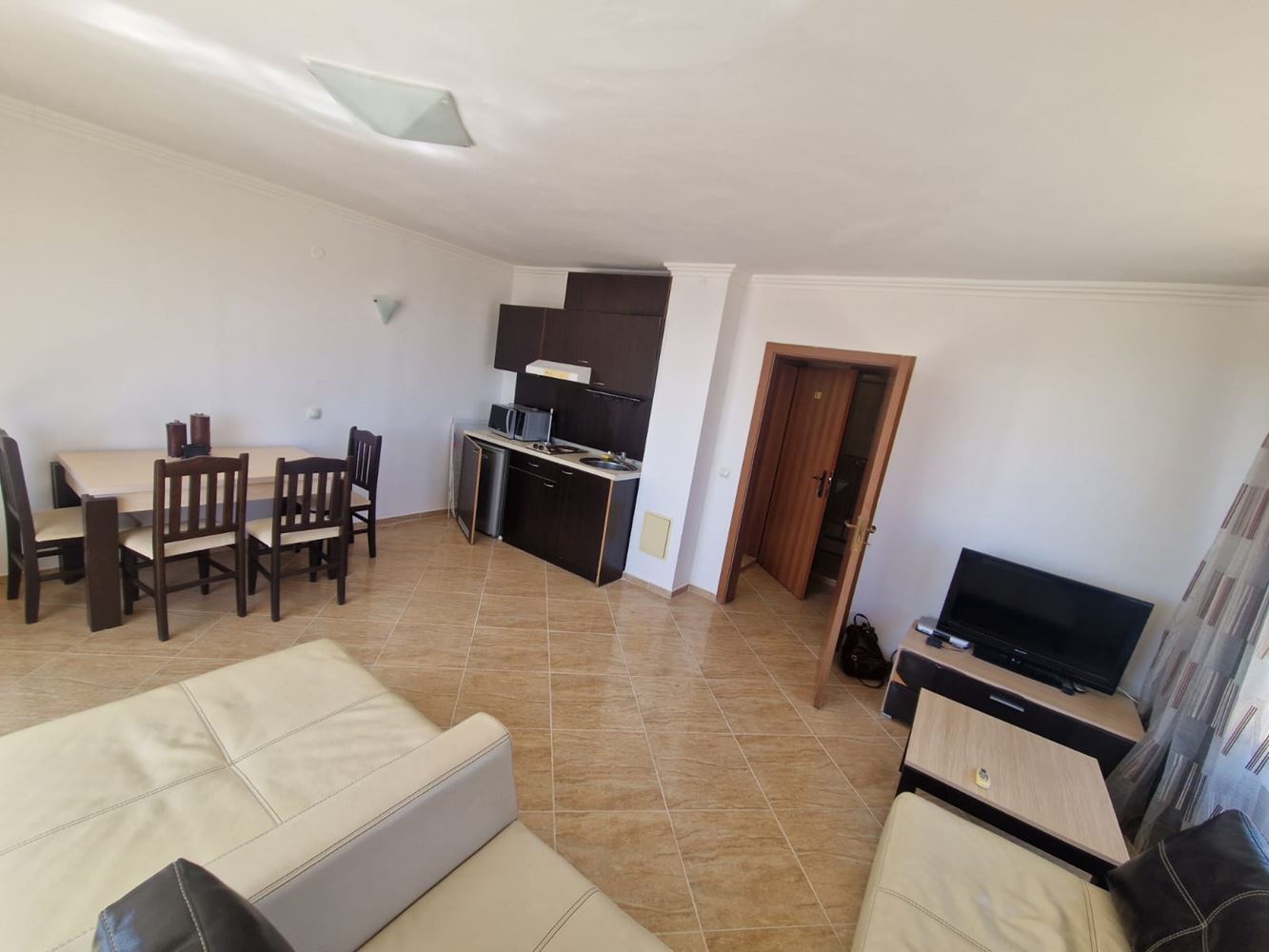 Panoramatické studio s výhledem na moře a hory ve městě Sveti Vlas – luxusní komplex s bazénem, wellness centrem a parkovištěm
