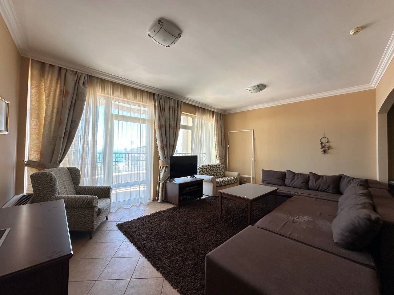 Prostorný apartmán s výhledem na moře v první linii v Pomorie – rekreační nemovitost s atmosférou luxusního resortu