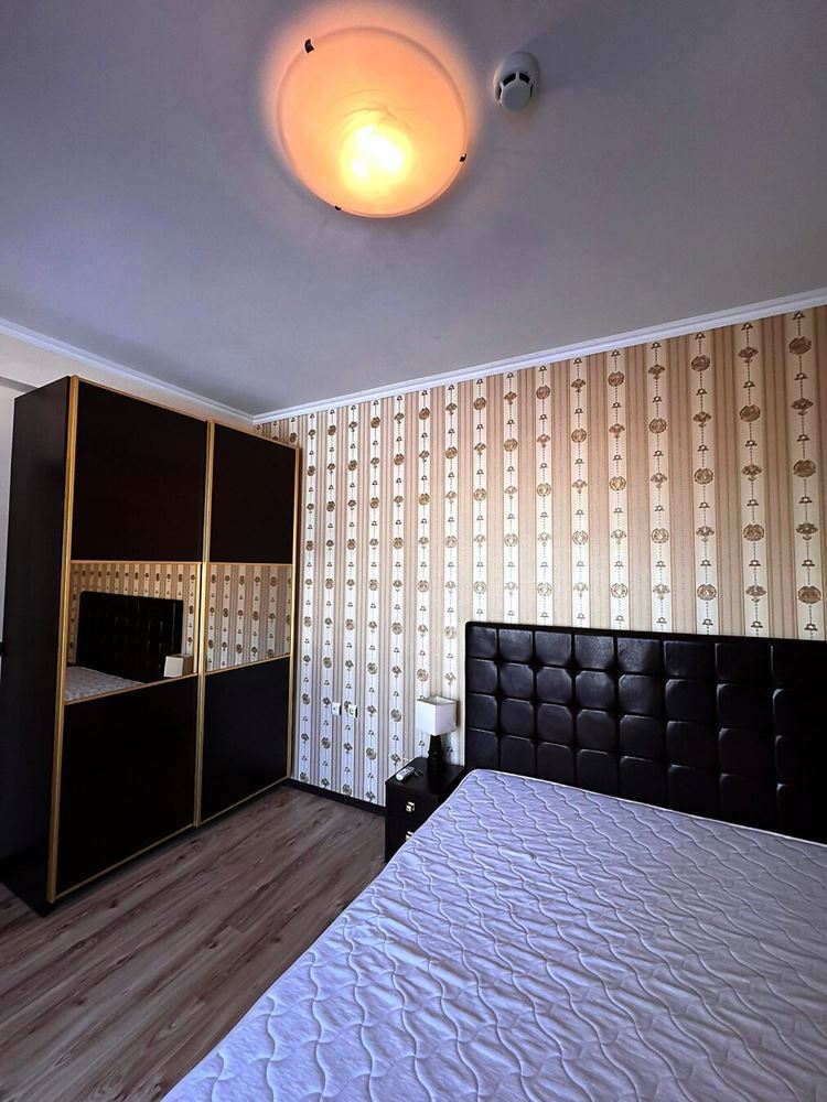 Prostorný dvoupokojový apartmán 50 metrů od pláže na Slunečném pobřeží – skvělá lokalita a komfort v uzavřeném komplexu