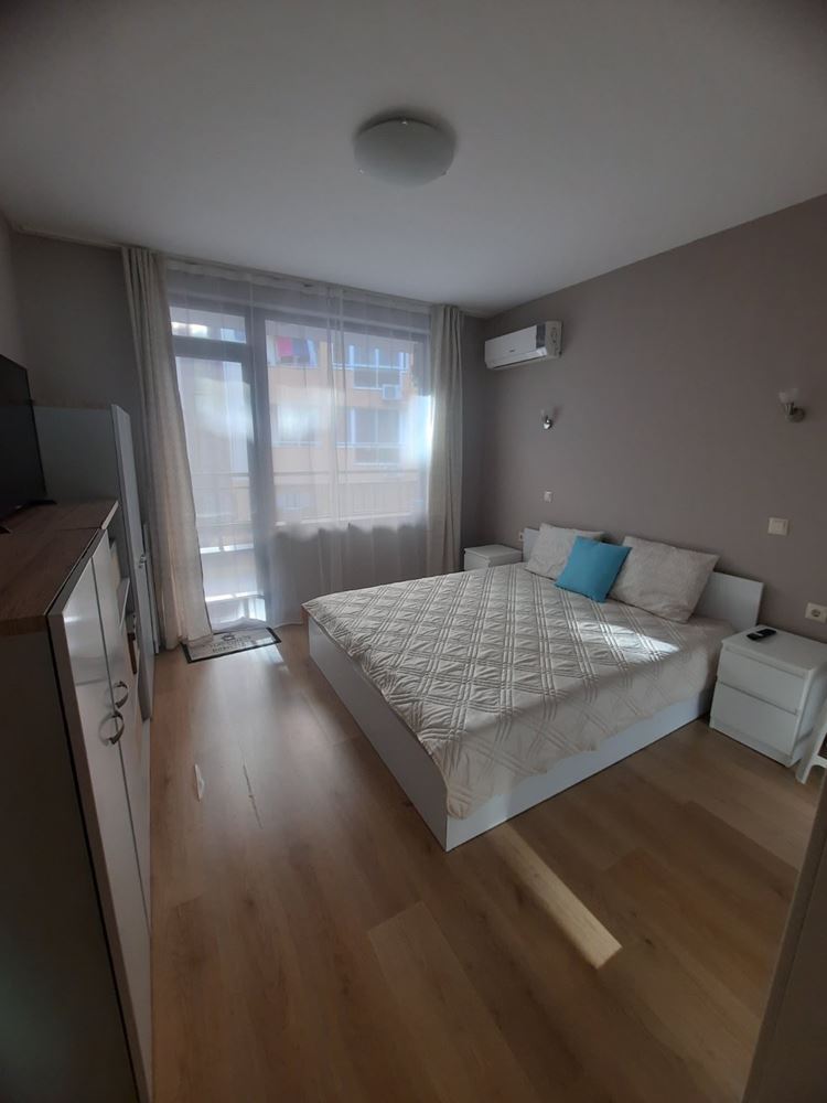 Dvoupokojový apartmán s jednou ložnicí pouhých 300 metrů od moře v Pomorie
