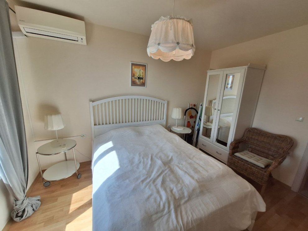 Zařízený apartmán s jednou ložnicí na první linii u moře s výhledem na moře v Byale