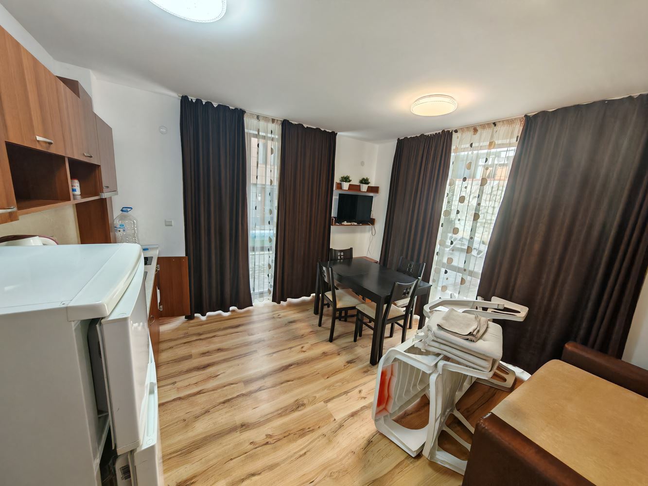 Apartmán se dvěma ložnicemi ve Sveti Vlas s vynikajícím vybavením v uzavřeném komplexu